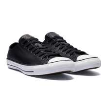 Converse Women's Chuck  All Star Leather Sneakers - 黑與白 - 查看 2