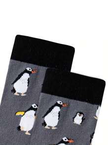 1 par de calcetines de tubo medio cómodos y transpirables con estampado de pingüinos de dibujos animados, calcetines divertidos personalizados con estampado de animales