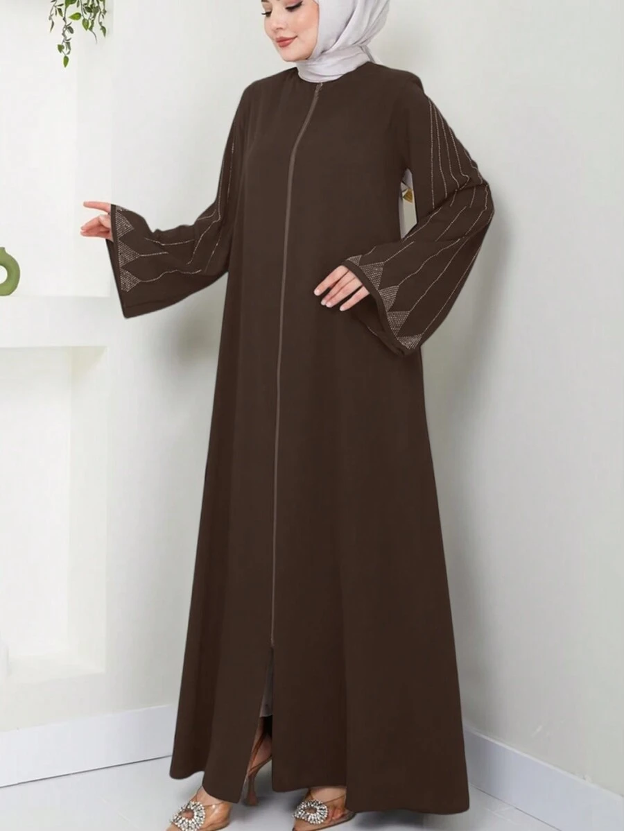 Vestido elegante para mujer de estilo árabe, holgado, de unicolor, con decoración de strass, manga larga, modesto, para primavera y otoño - color café - Ver 1