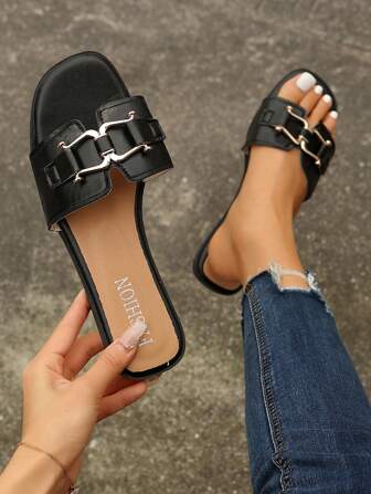 1 双男士金属扣装饰凉鞋，时尚方头露趾夏季鞋，休闲沙滩平底拖鞋