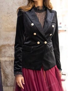 Blazer en velours pour femme avec design taillé à la taille, orné de boutons métalliques et de fausses poches. Blazer croisé avec col châle. Présentant un col châle classique, classique et élégant, parfait pour les occasions formelles et les environnements professionnels