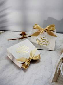5 piezas Caja de regalo mini con diseño de patrón de mármol de Ramadán Kareem, bolsas de favor elegantes blancas con diseño dorado de luna y estrellas, y cintas de satén. Perfecto para almacenar caramelos, chocolates y regalos pequeños. Ideal para celebraciones de Ramadán, reuniones festivas y sorpresas significativas. Empaque elegante para momentos de regalo memorables.