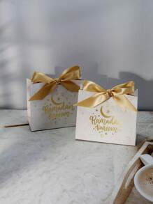 5 piezas Caja de regalo mini con diseño de patrón de mármol de Ramadán Kareem, bolsas de favor elegantes blancas con diseño dorado de luna y estrellas, y cintas de satén. Perfecto para almacenar caramelos, chocolates y regalos pequeños. Ideal para celebraciones de Ramadán, reuniones festivas y sorpresas significativas. Empaque elegante para momentos de regalo memorables.
