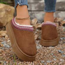 Pantuflas para mujer: cálidas, resistentes y antideslizantes para mayor comodidad al aire libre. Suelas gruesas con plataforma, diseño de bota de nieve para invierno.