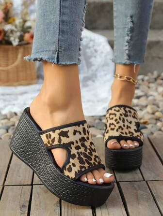 Sandalias de cuña trenzadas con tira de tobillo en color beige para mujer, de puntera redonda y tacón alto para vacaciones