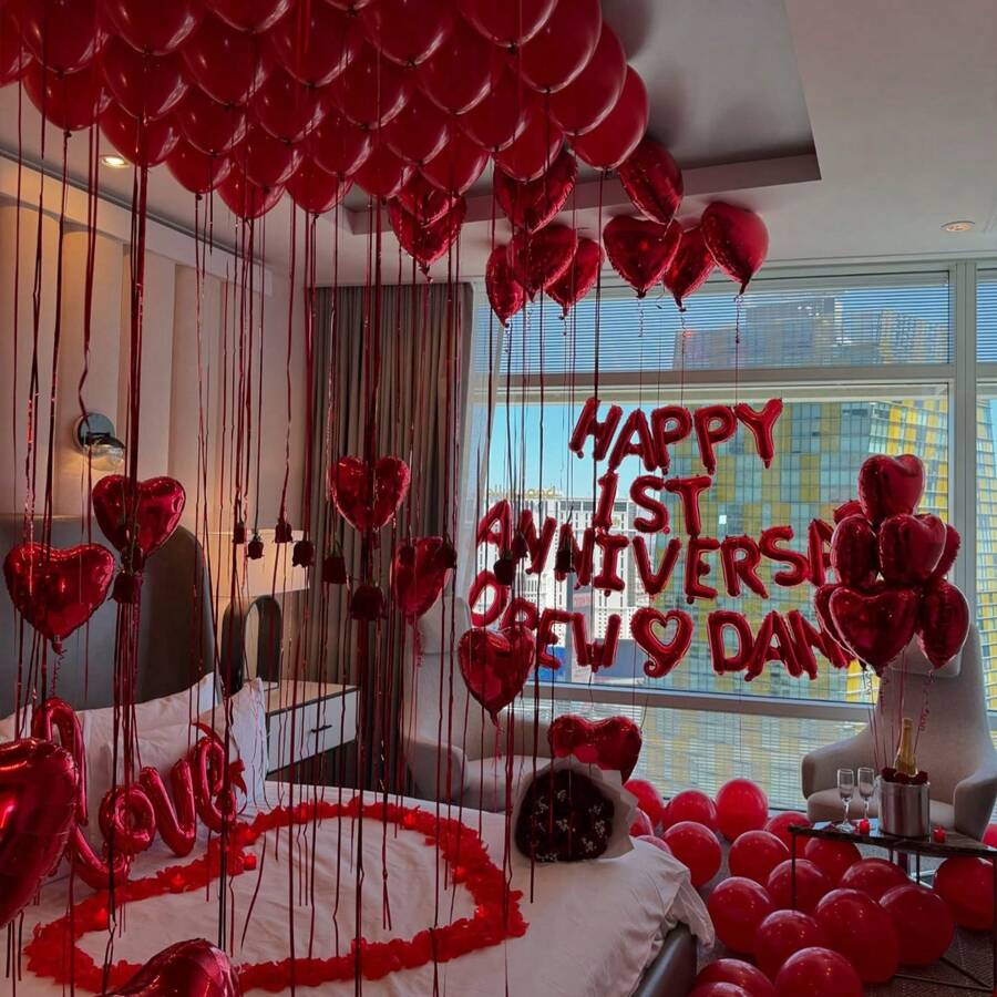 50 đồ trang trí màu đỏ - Biểu ngữ kỷ niệm vui vẻ, Bóng bay lá polyester hình trái tim màu đỏ, Bóng bay "LOVE" lớn, Bộ ngày lễ tình nhân với ruy băng đỏ, Thích hợp cho kỷ niệm, Đồ trang trí ngày lễ tình nhân, Đám cưới, Tiệc chia tay thời con gái - Đỏ - Xem 1