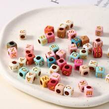 500 pezzi di perline in acrilico vivace da 6 mm con lettere dell'alfabeto - 5 colori, con motivo a lettere quadrate, adatte per gioielli e artigianato fai-da-te, perfette per charm per telefono e design creativo