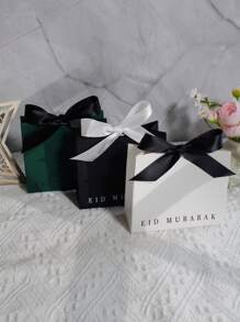 5/10 sztuk, Eid Al Adha Mubarak Wyrafinowane Mini Pudełka Prezentowe W Klasycznej Czerni, Głębokiej Zieleni I Czystej Bieli Z Eleganckimi Satynowymi Wstążkami, Czysta Biel Z Pięknymi Złotymi Gwiazdami I Półksiężycami Rozmiar: 11,5 X 10 X 4,5 cm Małe Pudełko Do Pakowania Prezentów Premium, Elegancki Złoty Wzór Foliowy - Idealny Rozmiar Na Prezenty Cukierki, Czekoladki I Małe Dowody Wdzięczności