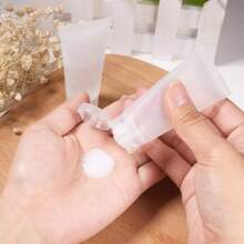 30 Stück mattierte PE-Kunststoff-Nachfüllbare Quetschtuben, PP-Kunststoff-Schraubverschluss-Behälter für Kosmetika, Lotionen, Shampoo, reisegrößen 20 ml (0,68 Fl.Oz) Fassungsvermögen, 8,2 x 3,9 x 2,4 cm, tragbare Aufbewahrungszubehör