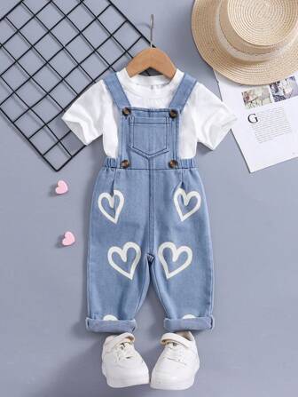 1 pieza Peto vaquero versátil y casual con estampado de corazones para niñas bebé