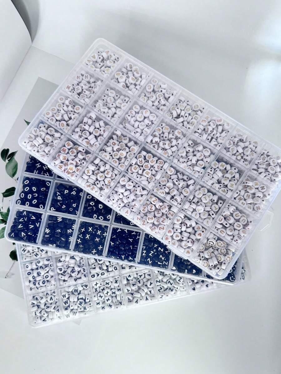 1 盒 ~1400 件 4*7 毫米白色底座黑色/金色压克力圆形字母珠，A-Z，DIY 珠宝制作，28 种款式亚克力字母珠，心形珠子，适用于手链 - 白色 - 查看 1