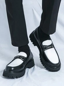 Scarpe da uomo versatili, adatte per l'ufficio e il tempo libero, con suola spessa che aumenta l'altezza, mocassini bicolore a patchwork in bianco e nero