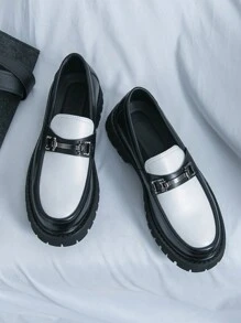 Scarpe da uomo versatili, adatte per l'ufficio e il tempo libero, con suola spessa che aumenta l'altezza, mocassini bicolore a patchwork in bianco e nero