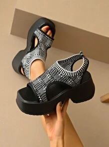 女士时尚厚底凉鞋，橡胶和布料方头露趾防水坡跟厚底运动凉鞋 - 黑與白 - 查看 5