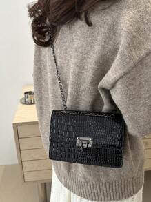 复古时尚印花迷你方形包五金锁扣翻盖开口金属链条简约单肩包适合女性日常使用