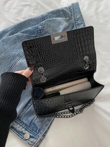 复古时尚印花迷你方形包五金锁扣翻盖开口金属链条简约单肩包适合女性日常使用