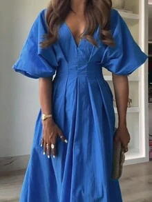 春夏女装休闲时尚纯色V领后背镂空空气感收腰百褶蝙蝠袖优雅中长款大码A字下摆连衣裙 - 藍色 - 查看 3