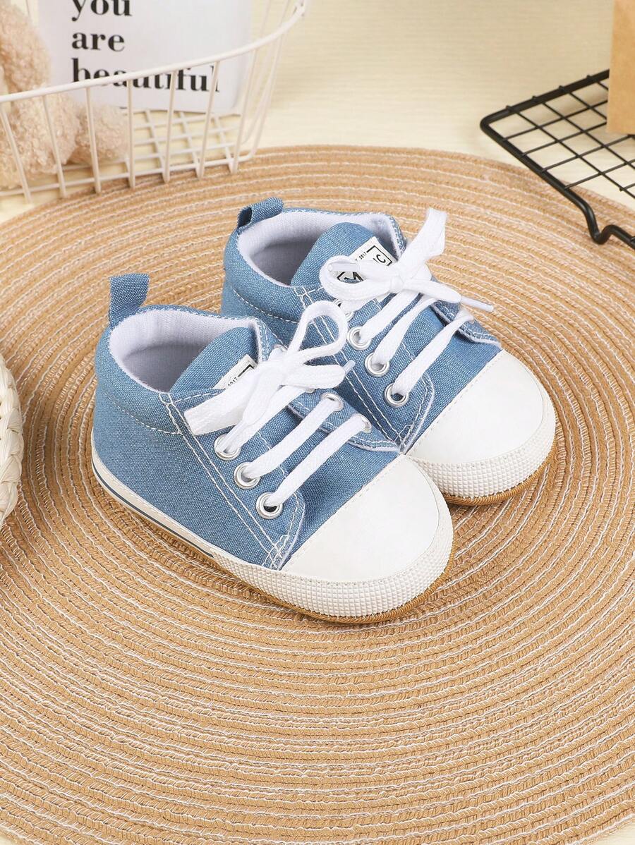 1 双男孩和女孩纯色帆布系带设计平底百搭防滑运动鞋派对软橡胶底幼儿鞋适合秋季