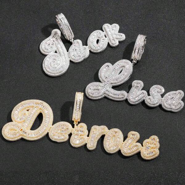 Collier personnalisé avec pendentif en baguette de zircone et chaîne gratuite. Idée de cadeau de bijoux de hip-hop pour Noël. Collier , vintage, unisexe, simple, casual, gothique, punk, personnalisé. Cadeau idéal pour elle, lui, amis, pour les anniversaires, la Saint-Valentin, la Fête des mères, les anniversaires, la remise des diplômes, la Fête des pères, les mariages, le port quotidien, les fêtes, le bal.