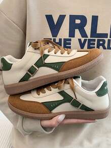 Women's Classic Versatile Student Retro Casual Low-Top Lace-Up Flat Sneaker Shoes