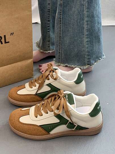 Women's Classic Versatile Student Retro Casual Low-Top Lace-Up Flat Sneaker Shoes