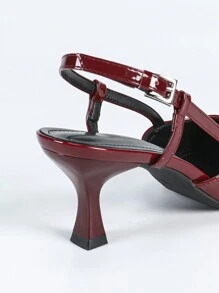 女士酒红色带扣尖头高跟鞋，性感时尚派对装