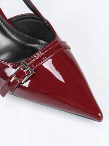 女士酒红色带扣尖头高跟鞋，性感时尚派对装