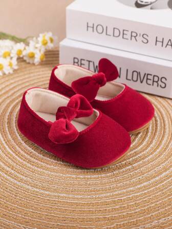 1 par 0-1 år gammal flicka Flanell Elastiskt band Design Platt Halkfri enfärgad Princess Skor Mångsidig fest Mjuk gummisula Flats Lämplig för vår och höst