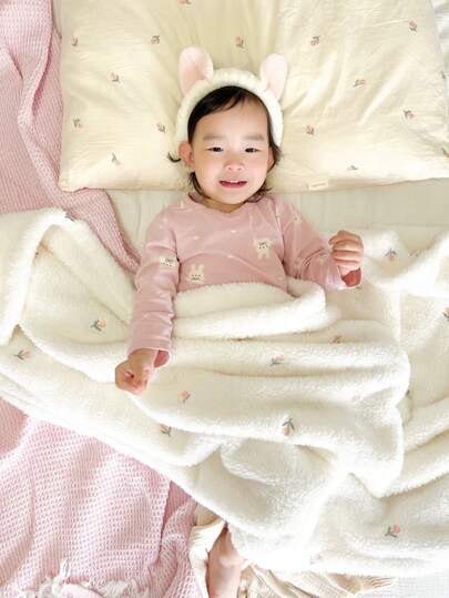 1pc Baby Cartoon Embroidered Warm Blanket Love Valentine