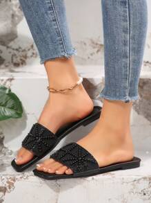 Sandal Datar Mewah Wanita, Seri Musim Semi/Panas/Autumn 2024, Ukuran Besar, Sandal Wanita Hak Rendah Anti Selip, Sepatu Liburan Pantai Rumah Tahan Air dengan Hiasan Berlian Imitasi yang Modis dan Serbaguna - Hitam - View 2