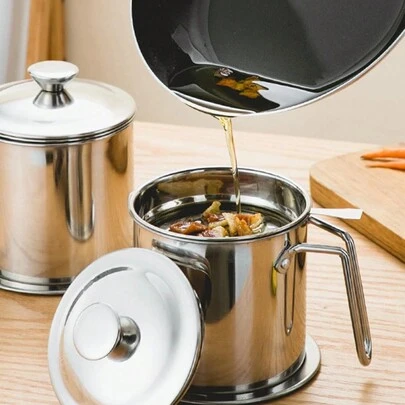 1个不锈钢油过滤罐，实用且用途广泛