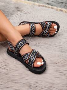 صندل أسود مفتوح الأصبع بنمط هندسي مطبوع على شكل أربعة مواسم إطار مرن، طراز روماني أنيق وجذاب للاستخدام اليومي، خفيف الوزن ومريح قابل للتنفس، صندل نسائي شبشب مسطح بأصبع مستدير