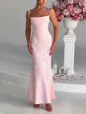 Vestido slim fit de mujer con tirantes finos y cintura con cordón