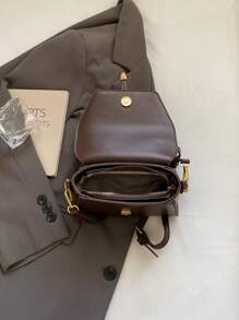 New Fashion Classic Metal Buckle Decor Adjustable Strap Square Crossbody Bag, Burgundy Flap Design, Suitable For Outdoor Sports, Commuting, Shopping, Campus And Short-Distance Travel - Coffee Brown - View 5