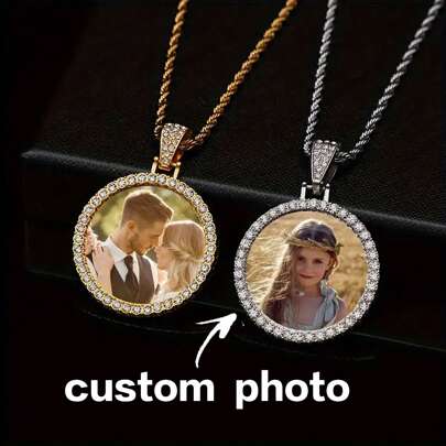 Collana uomo con ciondolo personalizzato con foto, catena in lega di zinco con decorazione in zirconia, stile hip hop, idea regalo per anniversario, compleanno, coppie, famiglia e amici. Disponibile in oro, oro rosa, argento. Stile elegante, autunnale, vintage, unisex, semplice, casual, hipster, gotico, punk. Personalizzato, unico, ideale come regalo per lei, amici per anniversari, San Valentino, Festa della Mamma, compleanni, laurea, Festa del papà, matrimoni, uso quotidiano, feste, cerimonie