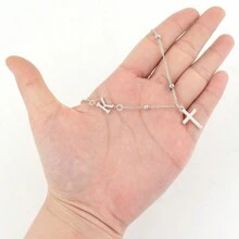 1 Stück neues klassisches Anfangsbuchstabe-Kreuz-Anhänger Halskette in Silberfarbe mit Edelstahlkette für Frauen