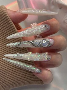 Biến đổi móng tay của bạn với 24 chiếc trang trí móng tay giả hình bướm nhiều màu sắc rực rỡ, lãng mạn, cổ điển, sóng 3D, ngọc trai trắng và hạt kim loại tròn, bộ móng giả bấm móng tay siêu dài, thích hợp cho các cô gái và phụ nữ thanh lịch và cá nhân hóa để sử dụng trong cuộc sống hàng ngày và mua sắm đồ dùng làm móng - trắng - Xem 1