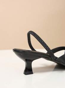 Nowe modne sandały na wysokim obcasie z nadrukiem w panterkę o wyjątkowym wzornictwie, ze szpiczastym noskiem i odkrytymi palcami, stylowe rzymskie sandały w stylu francuskim z paskiem i sprzączką w kolorze czerwonym, panterkowym i czarnym