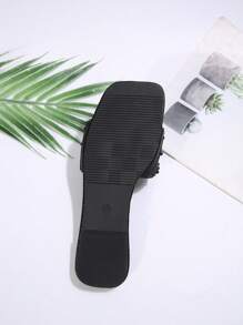 Sandal Datar Mewah Wanita, Seri Musim Semi/Panas/Autumn 2024, Ukuran Besar, Sandal Wanita Hak Rendah Anti Selip, Sepatu Liburan Pantai Rumah Tahan Air dengan Hiasan Berlian Imitasi yang Modis dan Serbaguna - Hitam - View 8