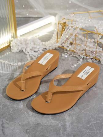 女士坡跟人字拖凉鞋，时尚新款厚底露趾拖鞋，度假沙滩人字拖，适合搭配波西米亚风连衣裙，复古棕色沙滩凉鞋