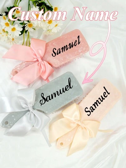 1 יחידות מסרק מותאם אישית, מסרק מרובע גדול עם כרית אוויר וידית, מברשת שיער להתרת קשרים עם סרט קשת, מתאים לנשים גברים, מסרק שיער להתרת קשרים לעיסוי הקרקפת, שיער דק/מתולתל/יבש, שם מותאם אישית, מתנה לחבר/ה, מתנת משפחה, מברשת שיער, מתנה לילדה, מתנה לשושבינה