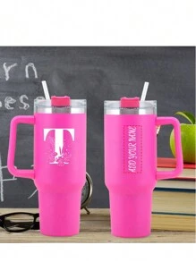 1 pezzo Borraccia personalizzata in acciaio inossidabile da 40 once con stampa di lettere dall'A alla Z, con cannuccia e coperchio, tazza da viaggio portatile per latte e caffè, regalo per vacanze, damigella d'onore, sposa, per famiglia e amici - Fucsia - Visualizzare 3