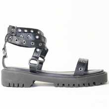 AC. ANA CRISTINA FOOTWEAR Sandália Feminina Gladiadora Sola Tratorada Com Fivelas Enfeite ilhos