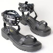 AC. ANA CRISTINA FOOTWEAR Sandália Feminina Gladiadora Sola Tratorada Com Fivelas Enfeite ilhos