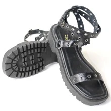 AC. ANA CRISTINA FOOTWEAR Sandália Feminina Gladiadora Sola Tratorada Com Fivelas Enfeite ilhos