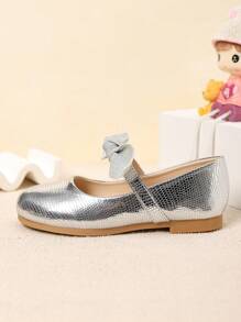 Edición limitada del Año Nuevo 2025 Zapatos planos de ballet con estilo de princesita con lazo, escala de pez y brillos plateados, suela blanda y cómoda, puntera superficial, decorados con hojas plateadas, zapatos planos para niños adecuados para caminar en la pasarela, zapatos escolares para estudiantes durante el período escolar, tacones altos para jóvenes