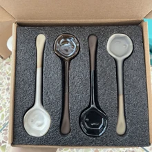 1 Set (4 piezas) Cucharas de café de estilo europeo vintage de cerámica, cucharas para mezclar de cerámica retro resistentes al calor para uso doméstico, ideales para ensalada, desayuno, café, sopa creativa, perfectas para cocina, dormitorio, restaurante - Regalo navideño, artículos escolares