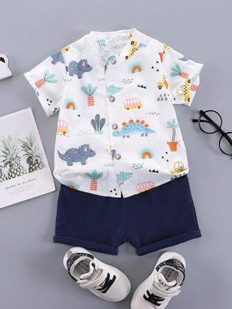 男婴汽车和恐龙印花 Polo 领衬衫和短裤套装，夏季