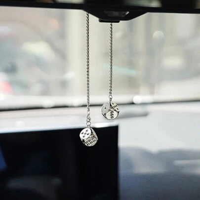 Colgante creativo para retrovisor de auto con dados colgantes y puntos, accesorios de metal plateado para adornar espejos de vista trasera