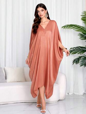 女士时尚露肩纯色 V 领宽松连衣裙